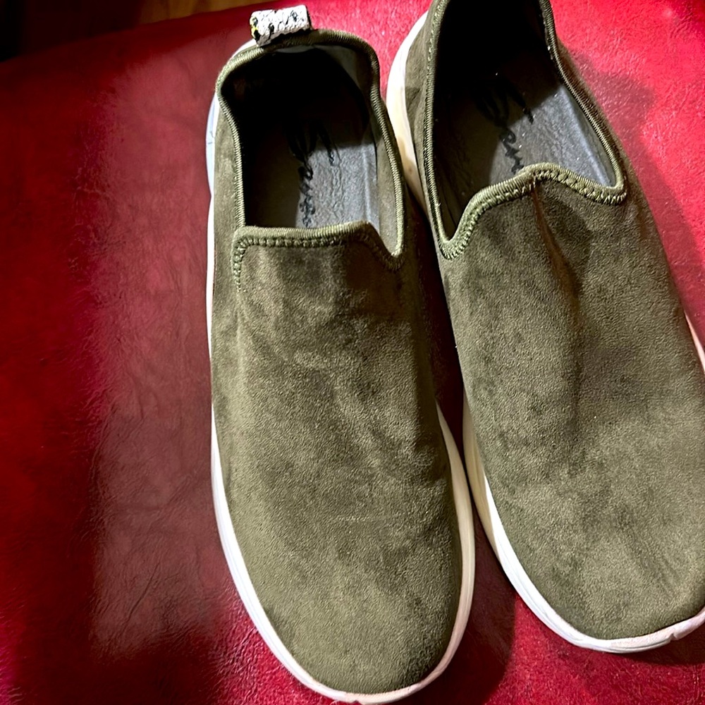 Seven7 green felt/velvet slip ons size 10